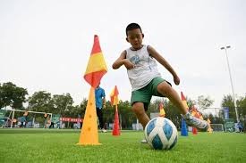 扎金花心理战：如何通过“假装拿不稳筹码”来掩盖你的怪兽牌？（扎金花心理博弈：拿筹码装慌，悄把怪兽牌藏起来）