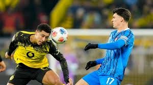 维斯塔潘起步良好暂时领跑，皮亚斯特里过掉诺里斯上至第2