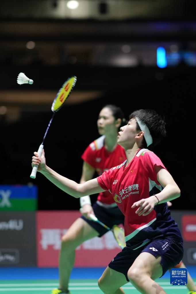 字里行间透 字里行间透